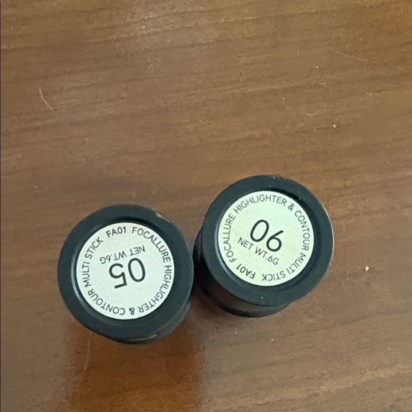 Focallure Face Highlighter - Never Used - Picture 2 of 7